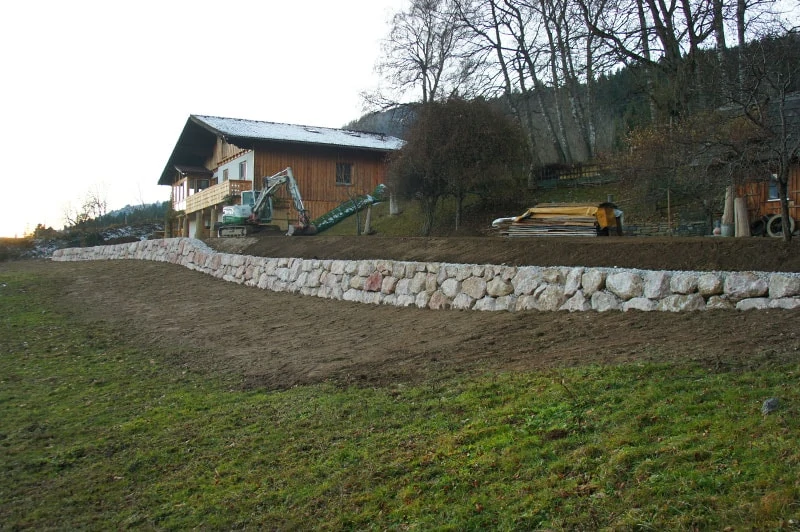 kalkstein-wurfsteinmauer-grundstuecksabrenzung-rosenau-am-hengstpass