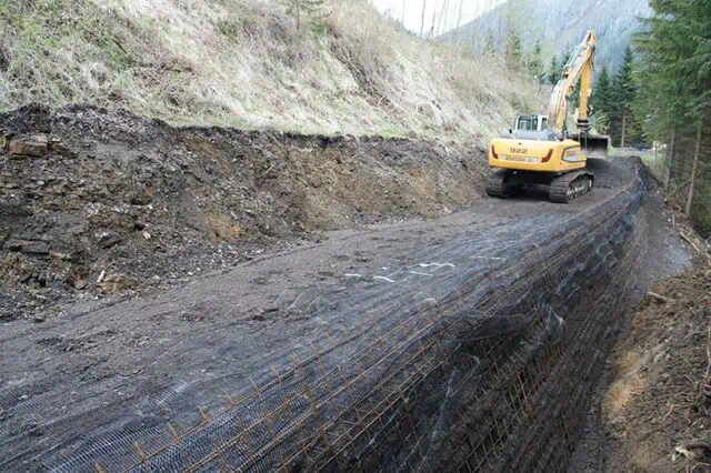 sanierung_forststrasse_mit_bewehrter_erde