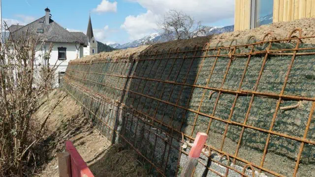 bewehrte_erde_windischgarsten_boeschung_professionell_gesichert